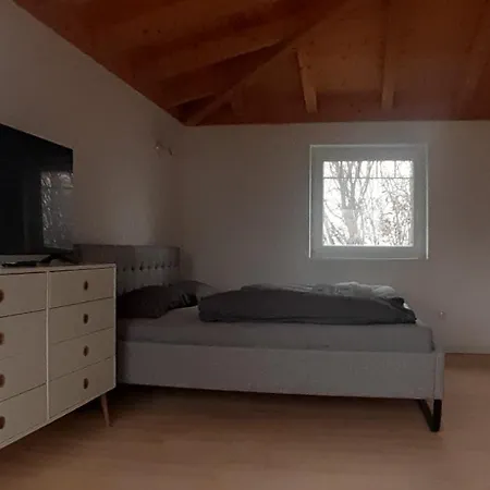 3-zimmer Fuer 6-8 Personen Nahe Muenchen, Fuerstenfeldbruck, Augsburg, Landsberg, Ammersee Appartement *